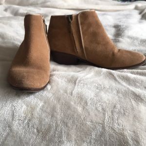 Ankle suede tan booties
